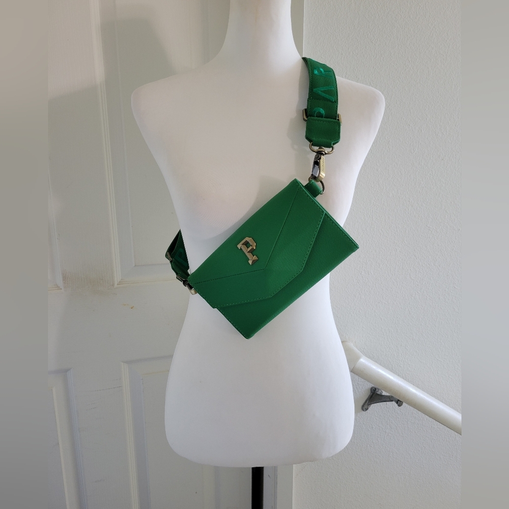 Parchita | Vibrant Kelly Green PVC Mila Wallet Crossbody Bag - Picture 7 of 15